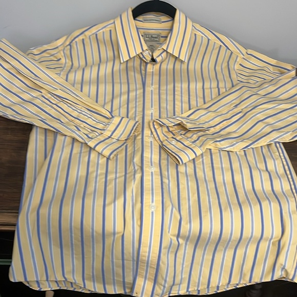 L.L. Bean Men’s size small 💯 COTTON button down - Picture 4 of 7